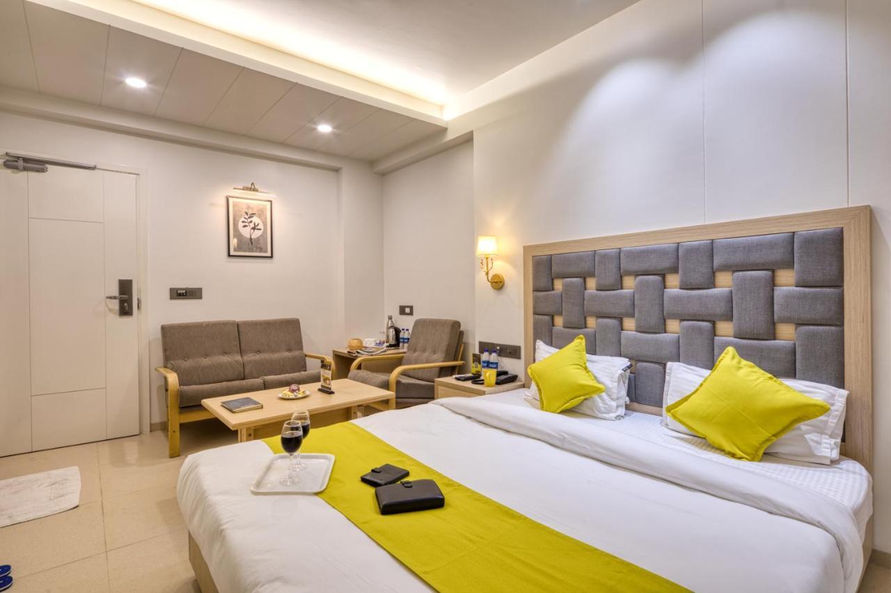 Hotel Sifat International Surat Exterior foto