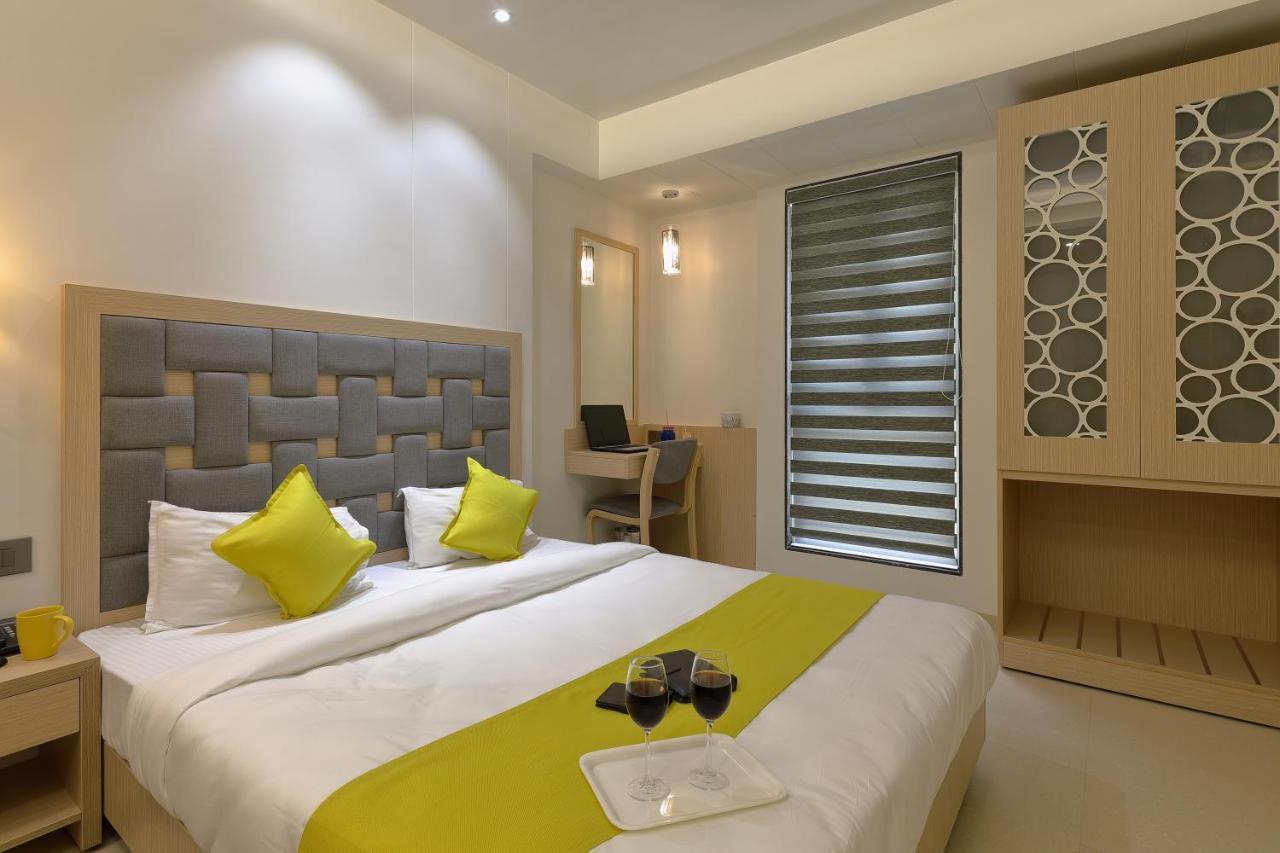 Hotel Sifat International Surat Exterior foto