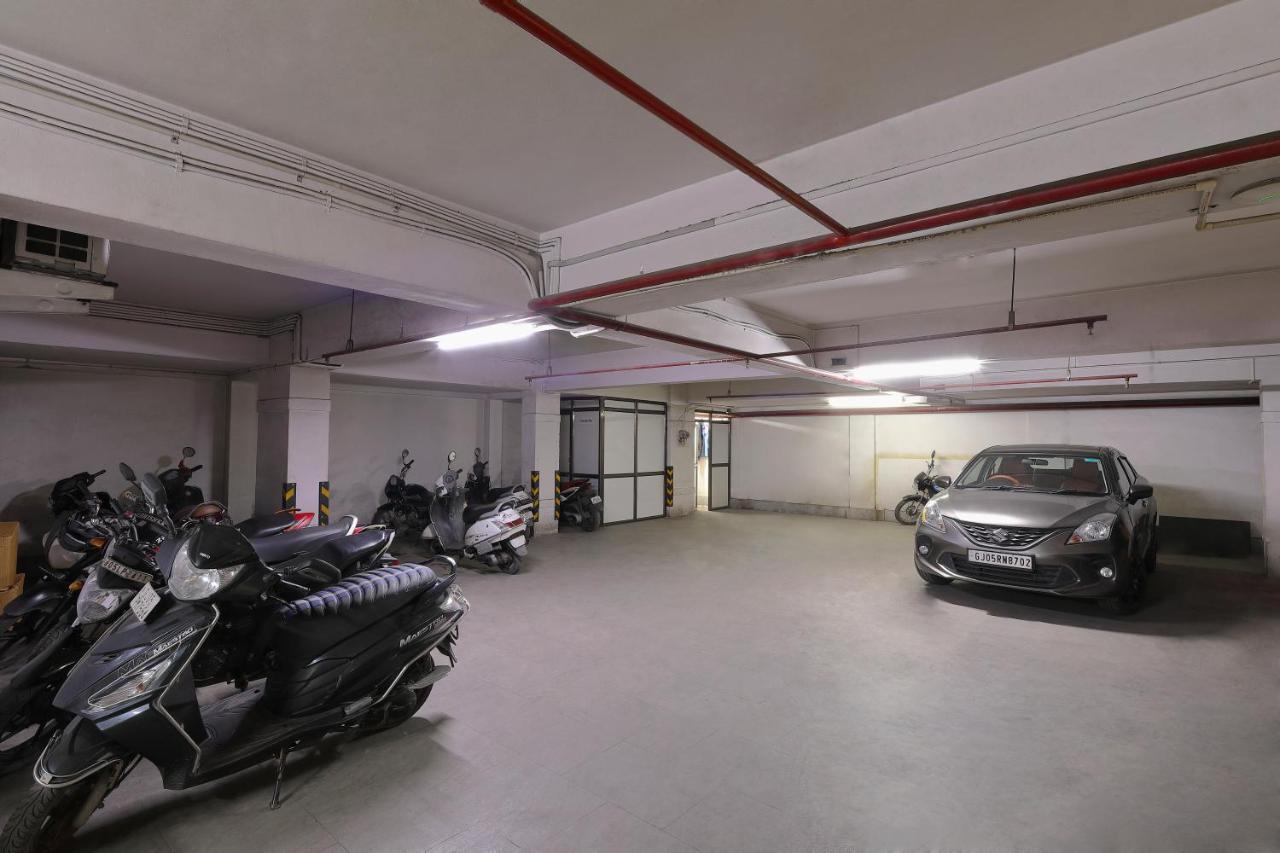 Hotel Sifat International Surat Exterior foto