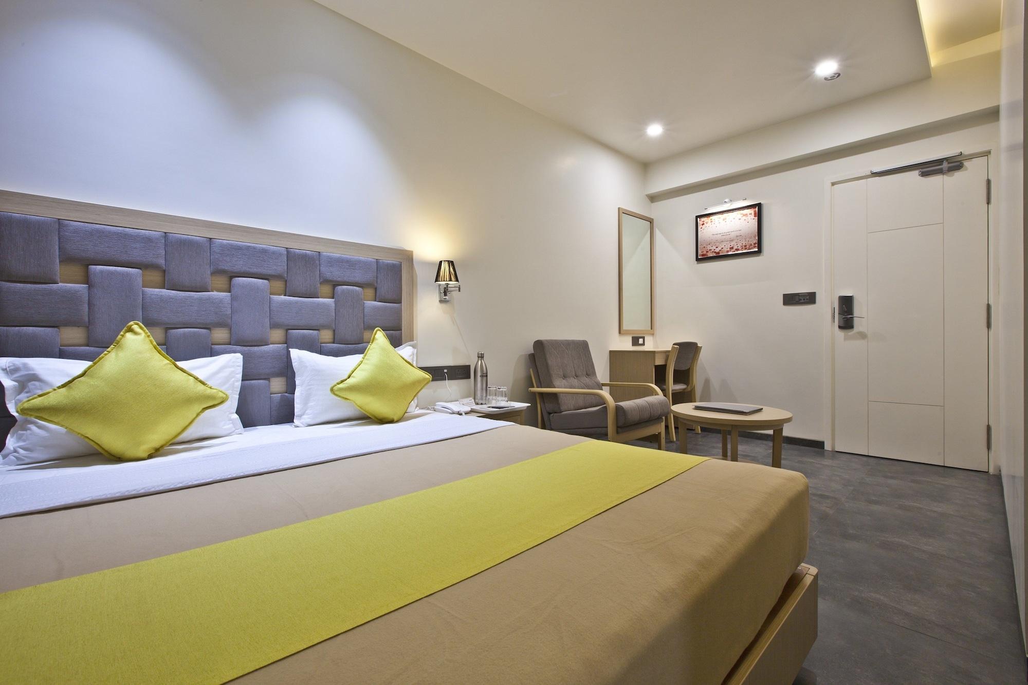 Hotel Sifat International Surat Exterior foto