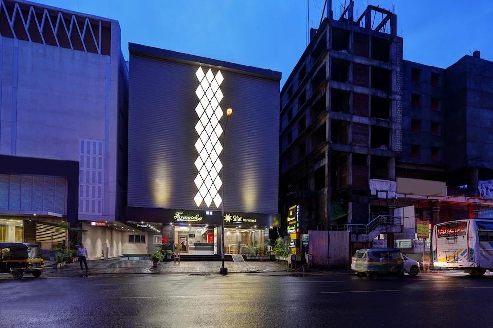 Hotel Sifat International Surat Exterior foto